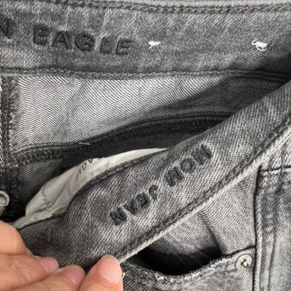 American  eagle mom jeans gray distressed size 6 - Picture 6 of 10